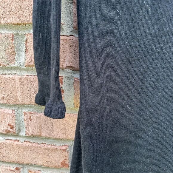 Elegant Black Turtleneck Dress - Picture 6 of 10